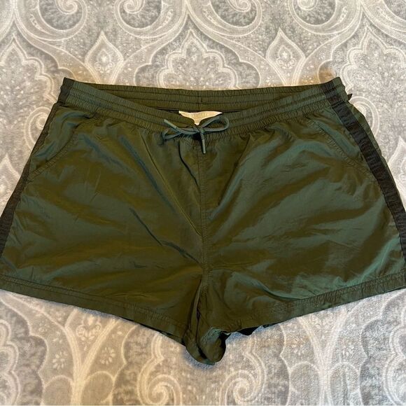 Athleta Olive green Expedition  short - Picture 5 of 5